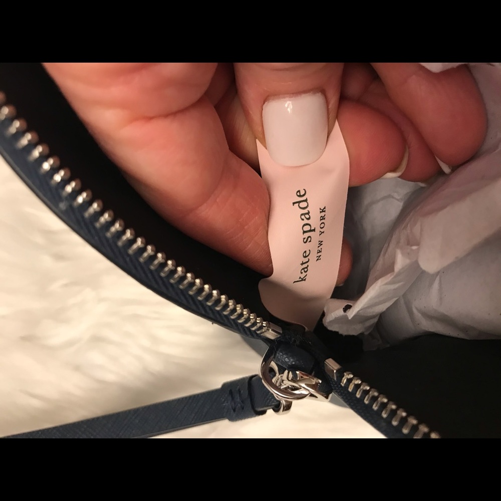 ❌SOLD❌Kate Spade Med Dome Cosmetic bag - Picture 8 of 8